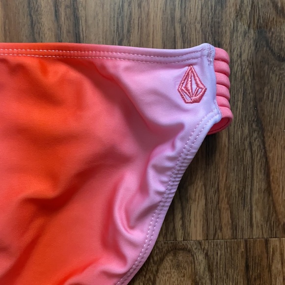 Volcom Fun Dip Crop Bikini - Picture 12 of 16
